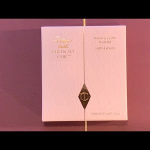 Charlotte Tilbury Cheek to Chic Blush in Pillow Talk - Intense